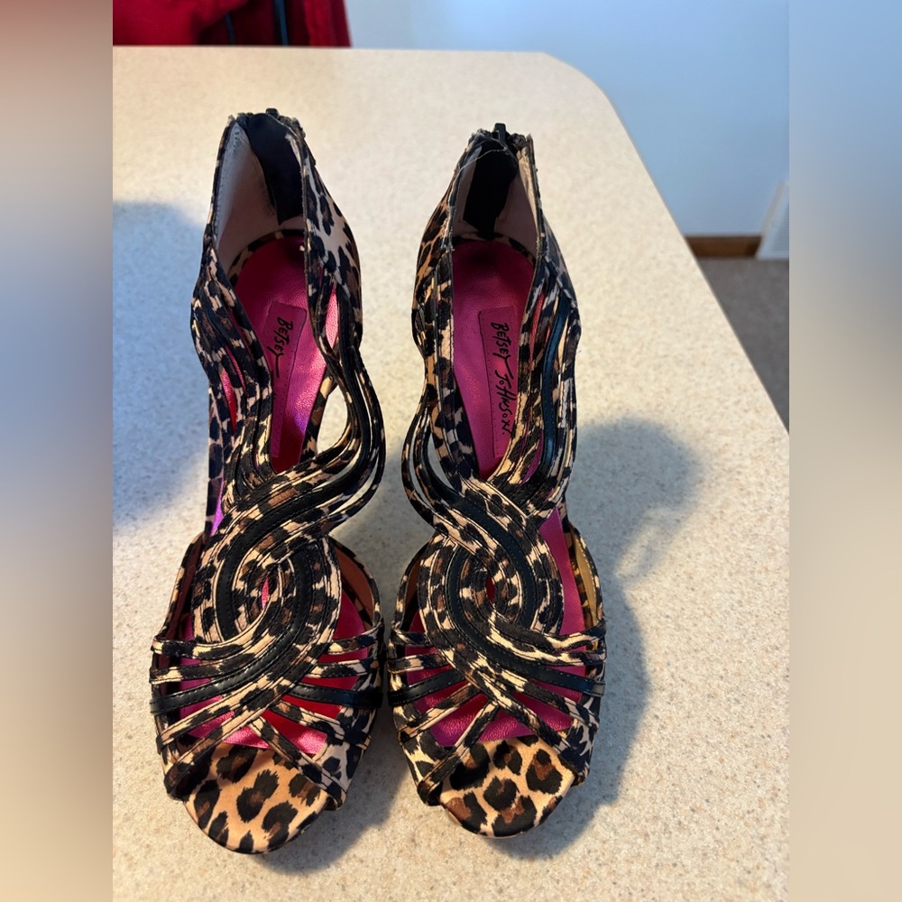 Betsey Johnson Leopard Print Open Toed Heels Pumps 6.5